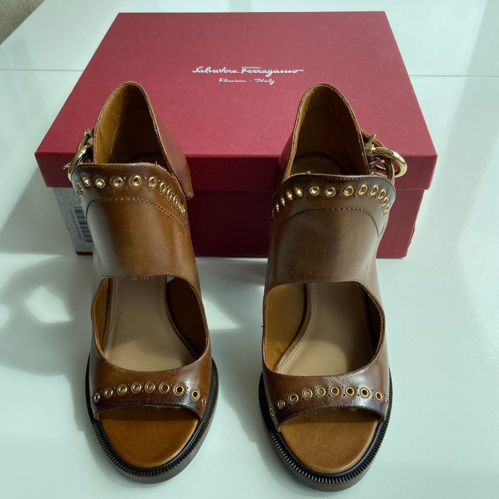Salvatore Ferragamo Narny Leather Grommet Trim 8.5